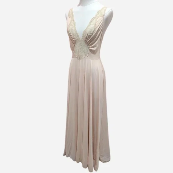 Vintage Olga Cream/Champagne Nightgown (fits a Small/Medium) ‼️Open to Offers - Picture 2 of 6